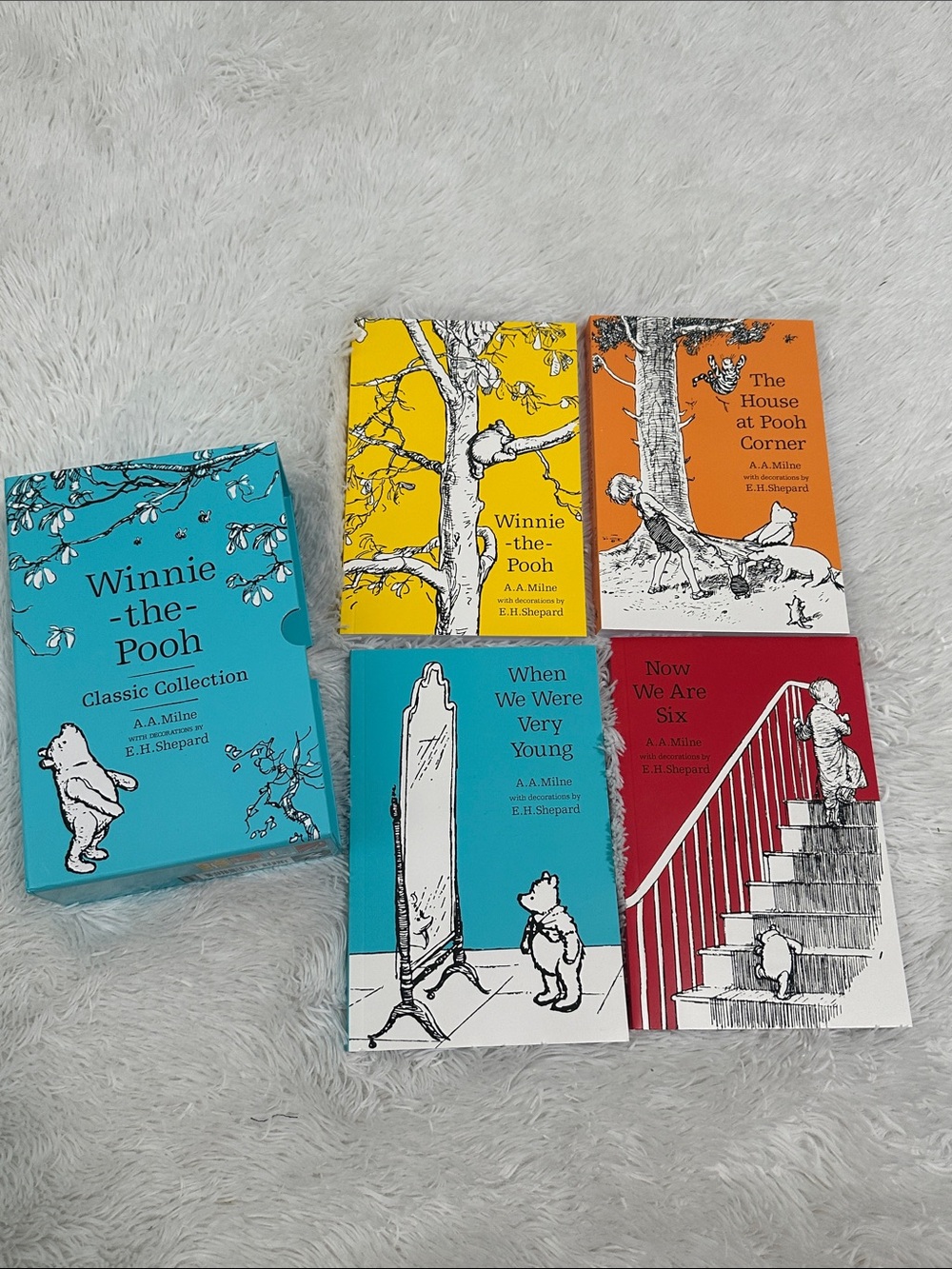 🪎 NWOT Winnie The Pooh Classic Collection Paper Back Book Set